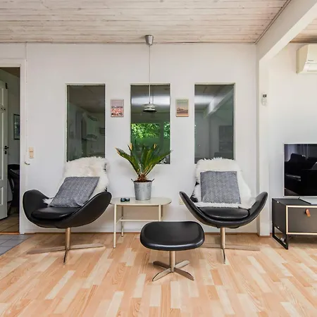 Family Fun With Indoor Pool - By Traum *