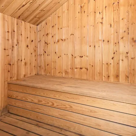 Family Fun With Indoor Pool - By Traum *