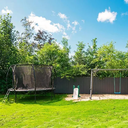 Family Fun With Indoor Pool - By Traum Casa vacanze